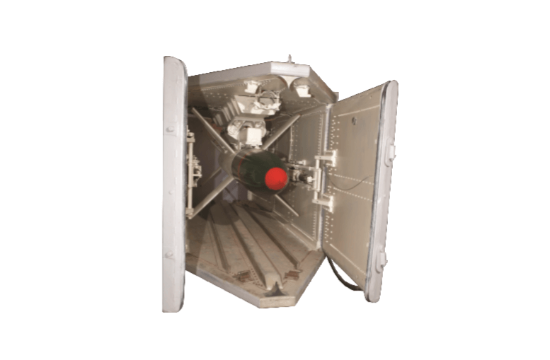 טיל “לוז” בתוך משגר ימי דמוי-מבצעי (צולם במוזיאון רפא”ל(